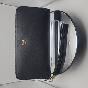 Like New Tory Burch Emerson Large Wallet Wristlet